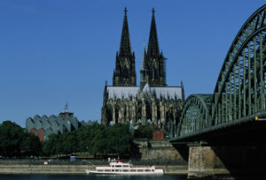 Tageslichtaufnahme Dom und Rheinbrücke - Hohenzollernbrücke