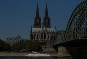 Leichte Unterbelichtung mit Canon 5D MARK III Kölner Altstadt Foto, digital