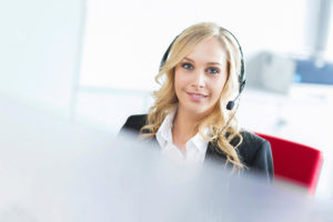 Frau mit Headset, Business Portrait für ein Dienstleistungsunternehmen in Köln-Deutz