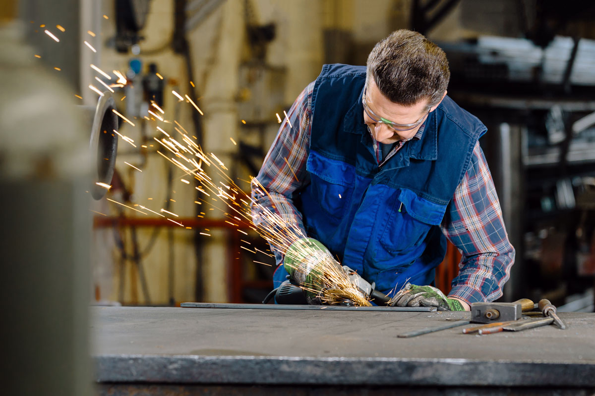 Handwerker mit Flex Maschine - Business Foto