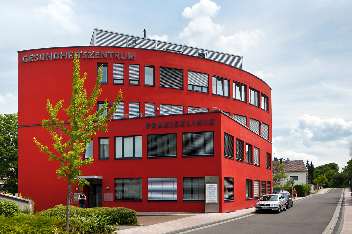 Außenaufnahme der Praxisklinik Bornheim, Gesundheitszentrum in Bornheim