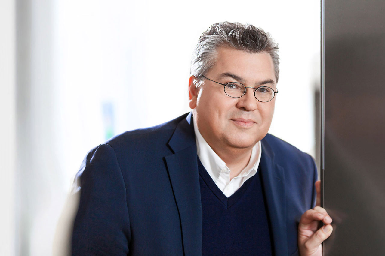 Business Mann aus Wuppertal, im Sakko.