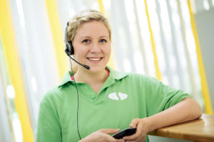 Heilberuf Praxis Mitarbeiterin mit Headset