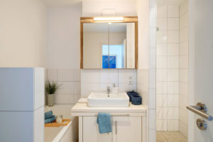 Badezimmer. Den Wohnraum von Immobilien fotografieren.