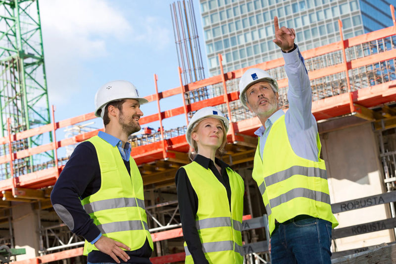 3 Arbeiter auf einer Baustelle. Fotos für Bauunternehmen. Fotograf, Dirk Baumbach.