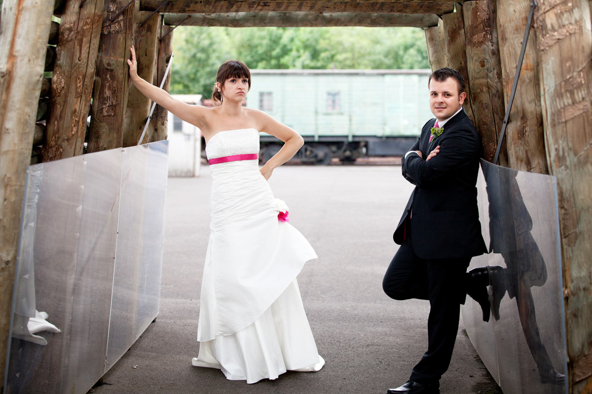 Das Brautpaar beim Fotoshooting in Köln für Hochzeitsfotos