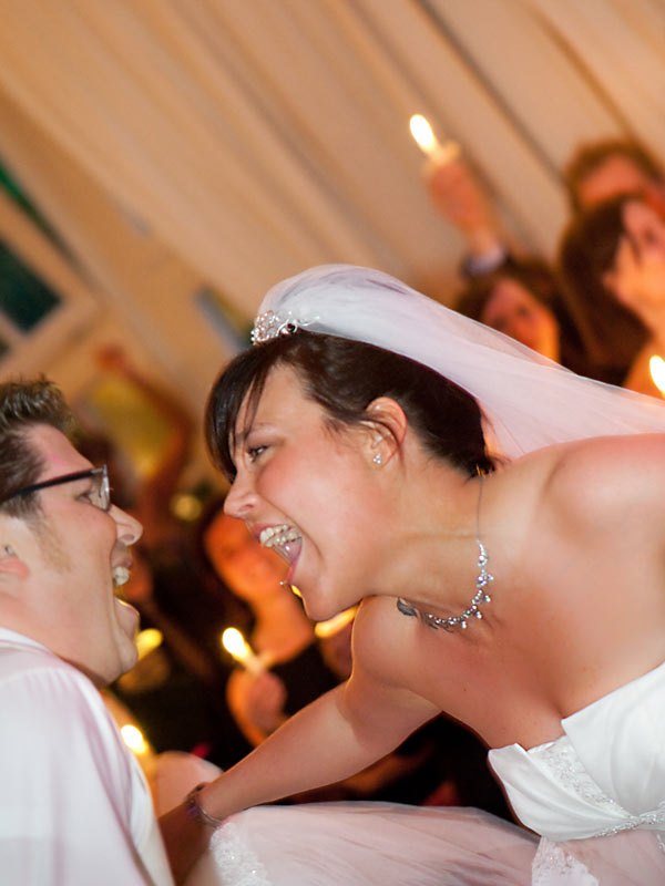 lachende Braut Hochzeitsfotografie aus Köln