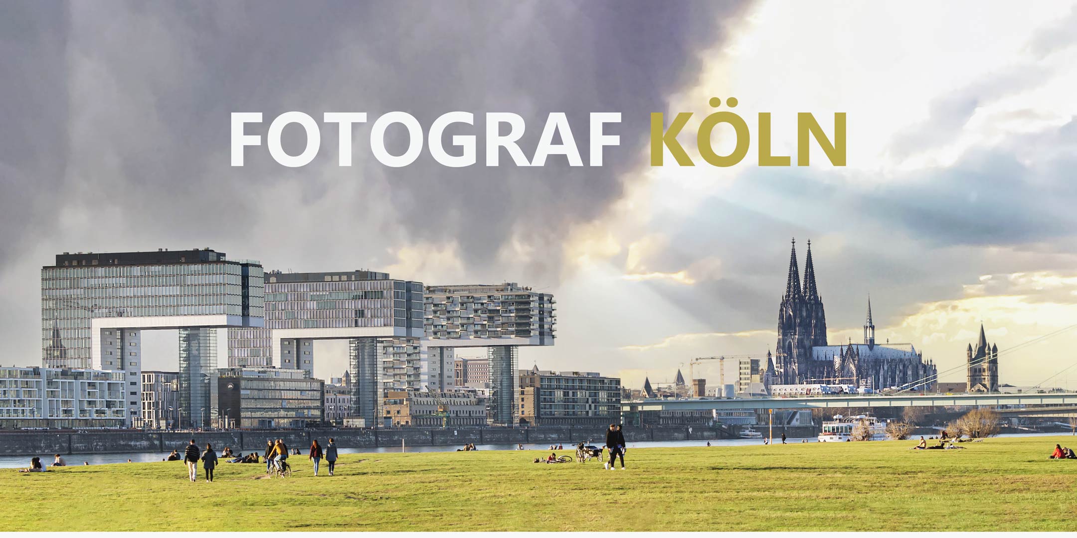 Schrift Fotograf Köln vor Krahnhäuser und Dom