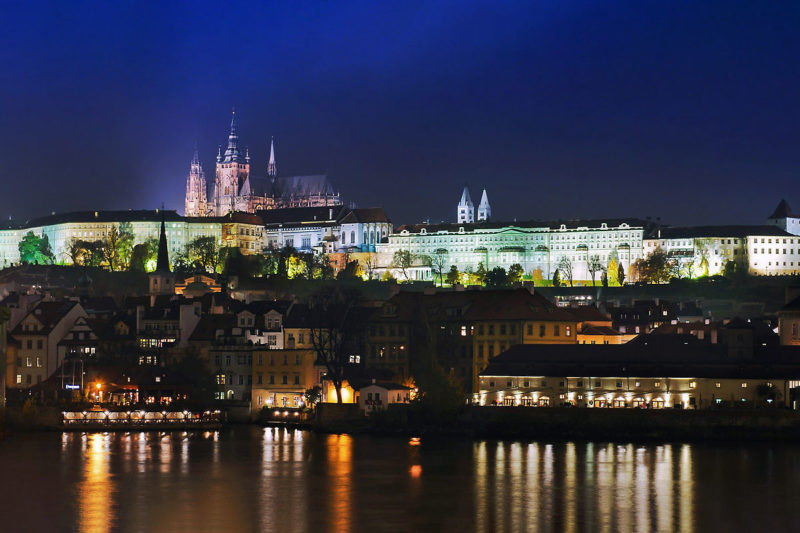 Altstadt von Prag bei Nacht, Foto des Architekturfotografen Dirk Baumbach