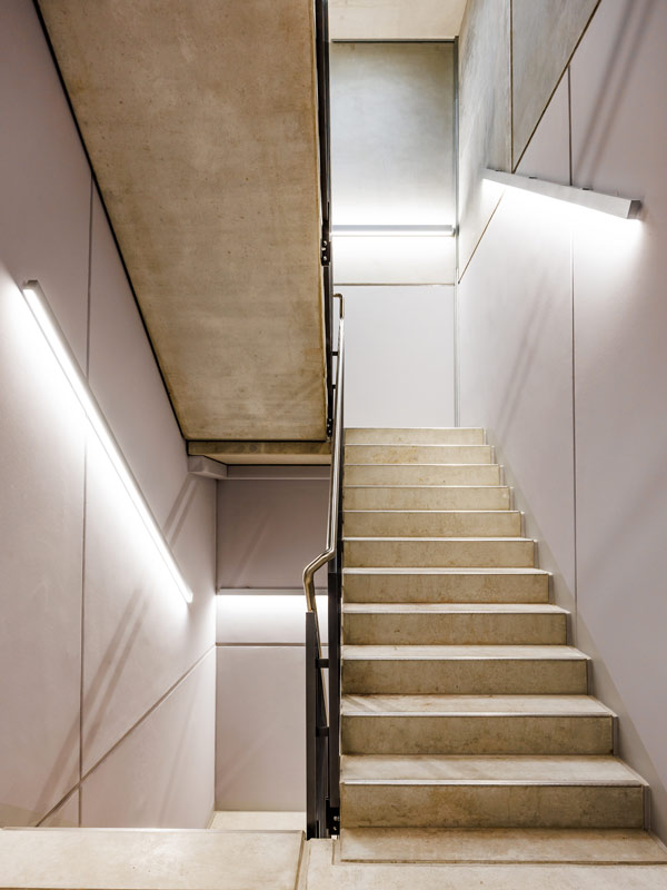 Fotografie von Licht und Design, Foto eines Treppenaufgangs