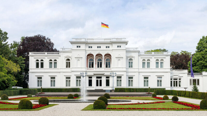 Architekturfoto der Villa Hammerschmidt in Bonn. Aktuell aus dem Jahr 2024.