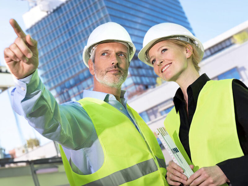 Businessfotografie für ein Bauunternehmen. Zwei Ingenieure. Fotografiert vom Fotografen Dirk Baumbach. Aufgenommen im Ruhrgebiet, Oberhausen.