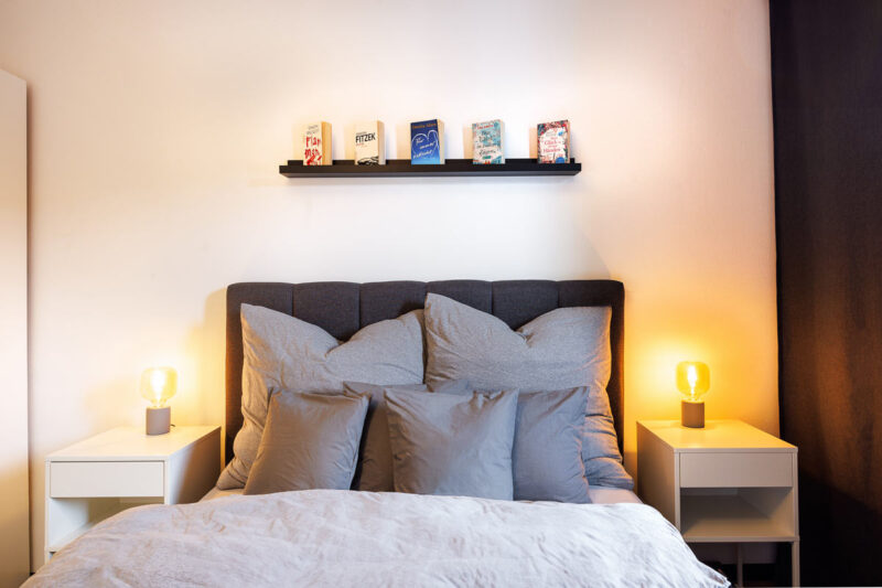Ein Foto des Fotografen für Fewo Anzeigen. Das Bild zeigt das Schlafzimmer.
