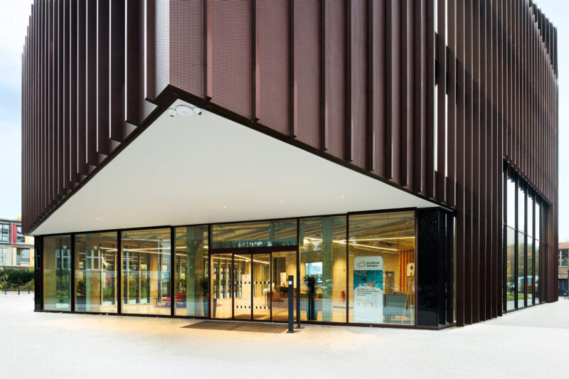 Der Haupteingang des Inno Dom in Köln. Copyright: Architekturfotografie Baumbach.