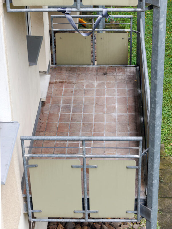 Der alte Balkon vor der Sanierung. Foto des Baustellenfotografen für Baudokumentationen.