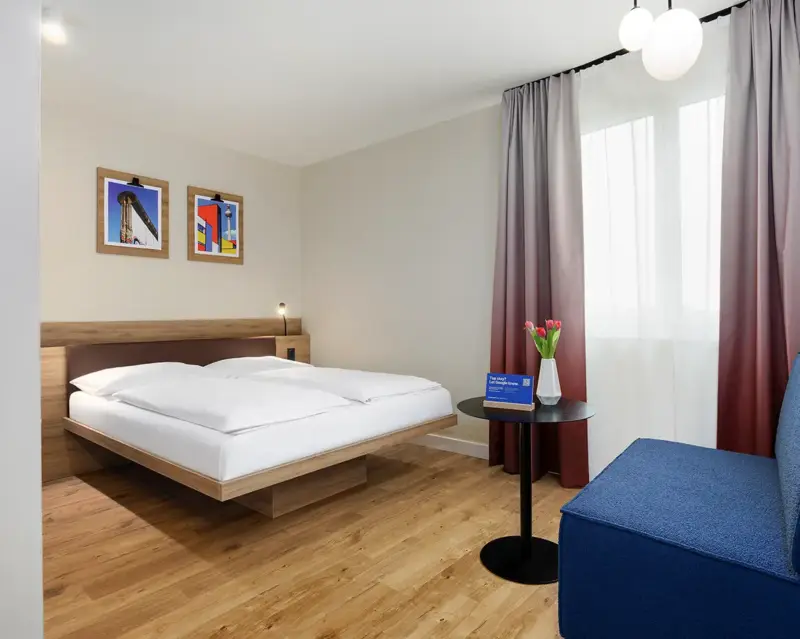 Ein Hotelzimmer, aufgenommen in einem Hotel im Bergischen Land.