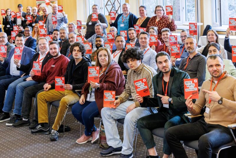 IGBCE Tagung "Rote Karte gegen Rassismus. Bei einer Tagung von dem Eventfotografen aufgenommen.