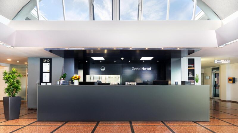 Der Eingang und Empfang des Hotels. Ein professionelles Hotelfoto des Hotel Fotografen.