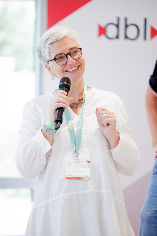 Eventfoto einer Rednerin in Oberhausen