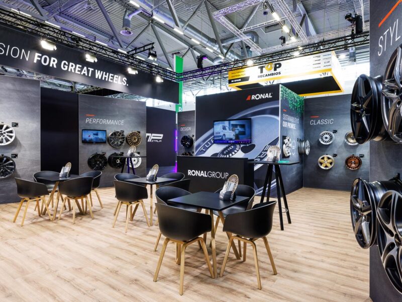 Der Messe Stand von Ronal. Fotografie von Dirk Baumbach, in Köln.
