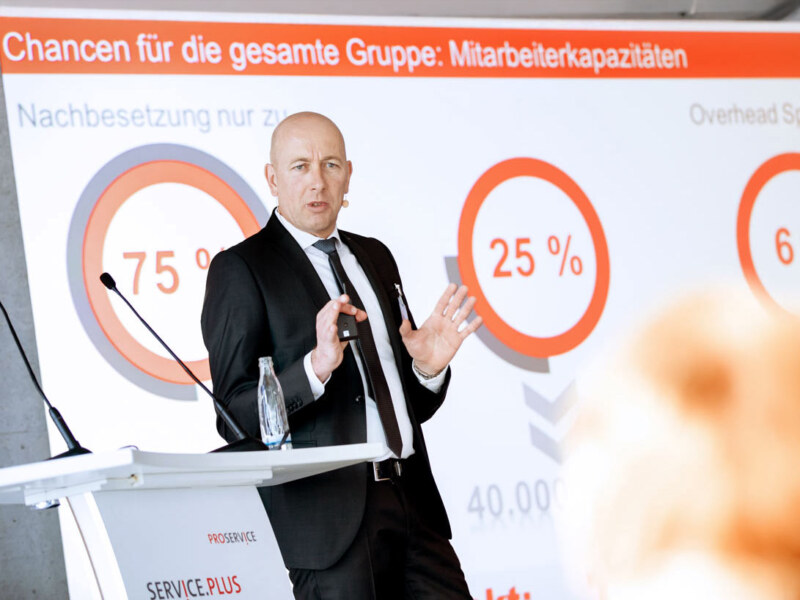 Ein Sprecher beim Event in Essen. Eventfotograf: Dirk Baumbach.