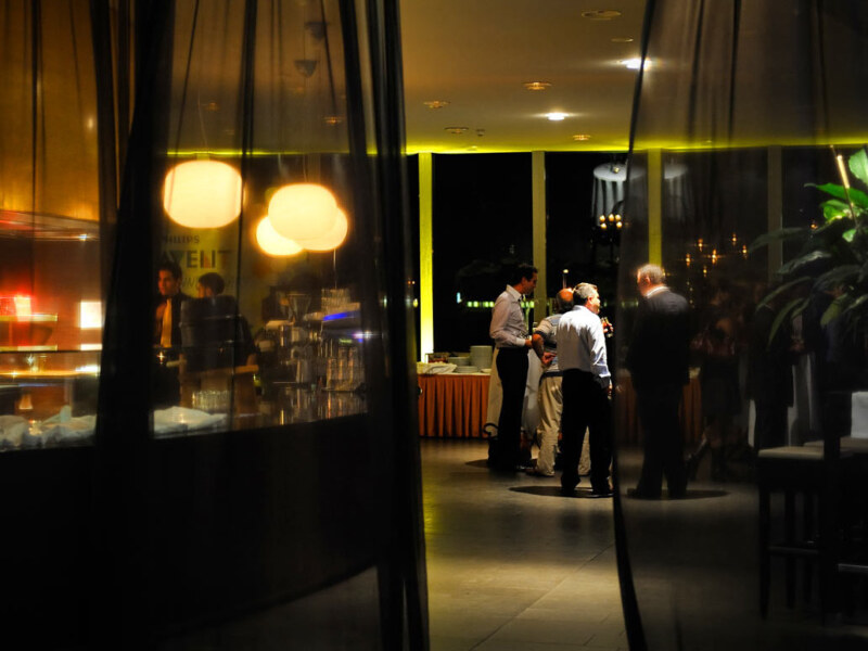 Abendveranstaltung im Hotel Restaurant. Eine Fotografie des Eventfotografen in Essen.