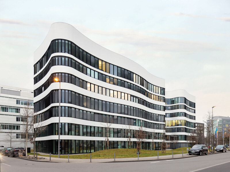 Architekturfoto einer gewerblichen Immobilie im Medienhafen. COPYRIGHTS: Architekturfotograf Dirk Baumbach