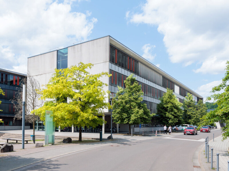 Ein Architekturfoto der TH in Gummersbach. Außenaufnahme des Fotografen für Architekturfotografie.