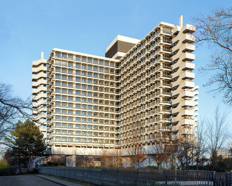 Das Architekturfoto eines Köln Bonner Hochhauses. Augenommen vom Architekturfotografen Dirk Baumbach. Architekturfotografie für Hochhäuser in ganz Deutschland.