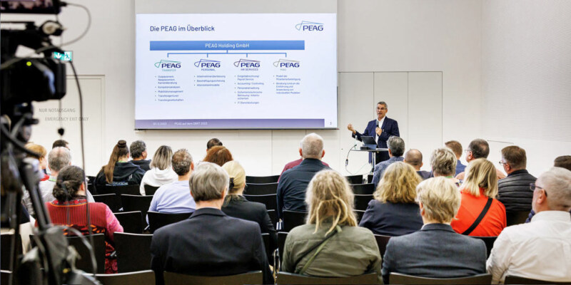 Das Bild zeigt einen Vortrag während einer Tagung. copyright, Tagungsfotografie Baumbach Aachen.