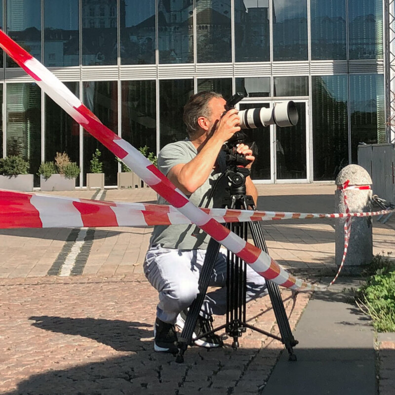 Architekturfotograf Dirk Baumbach bei einem Shooting im Media Park.