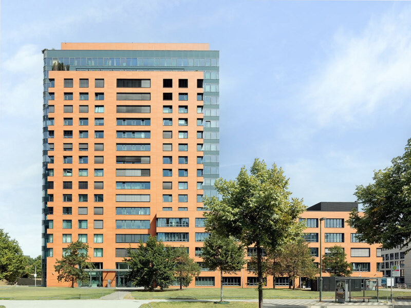 Architekturfoto einer gewerblichen Immobilie in Düsseldorf. Copyrights: Architekturfotograf Dirk Baumbach.