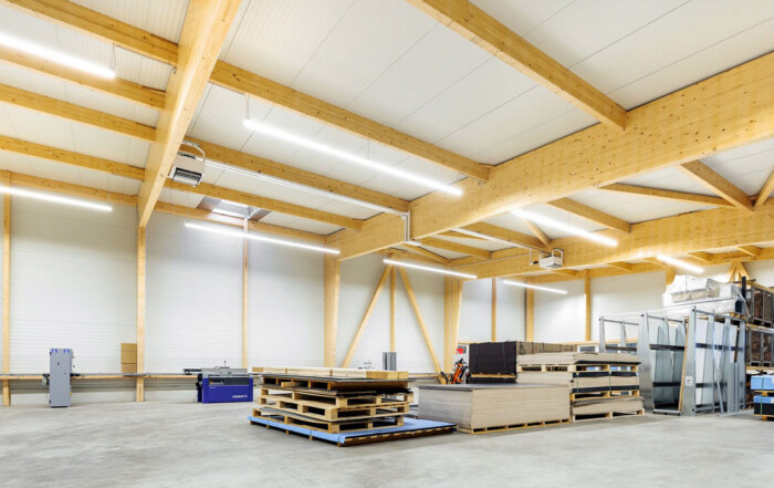 Fertigungshalle, Gewerbehallen und Industriehallen fotografieren. Ein Foto des Architekturfotografen aus Köln.