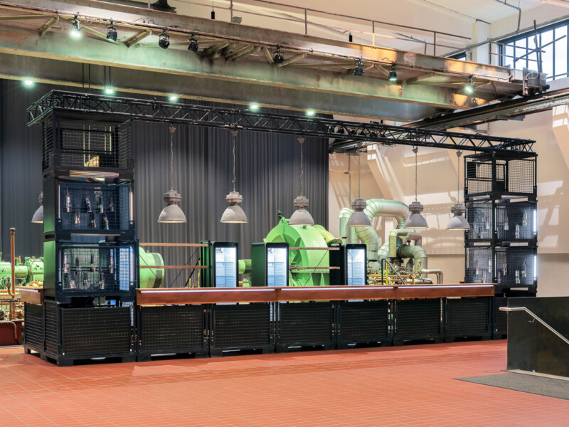 Die Grand Hall Eventhalle bietet viele Möglichkeiten für Veranstaltungen. Das Foto zeigt die Bar in der großen Halle.