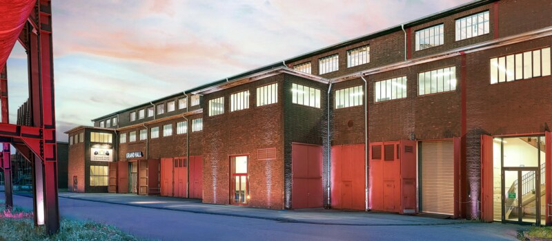 Architekturfoto vom Gelände der Zeche Zollverein. Es zeigt die Grand Hall Eventlocation.