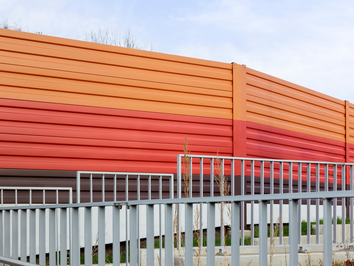 fotografie-bau-bahn-dokumentation Nach dem Abschluss der Arbeiten, ein Foto der neuen Schallschutzwand in Essen.