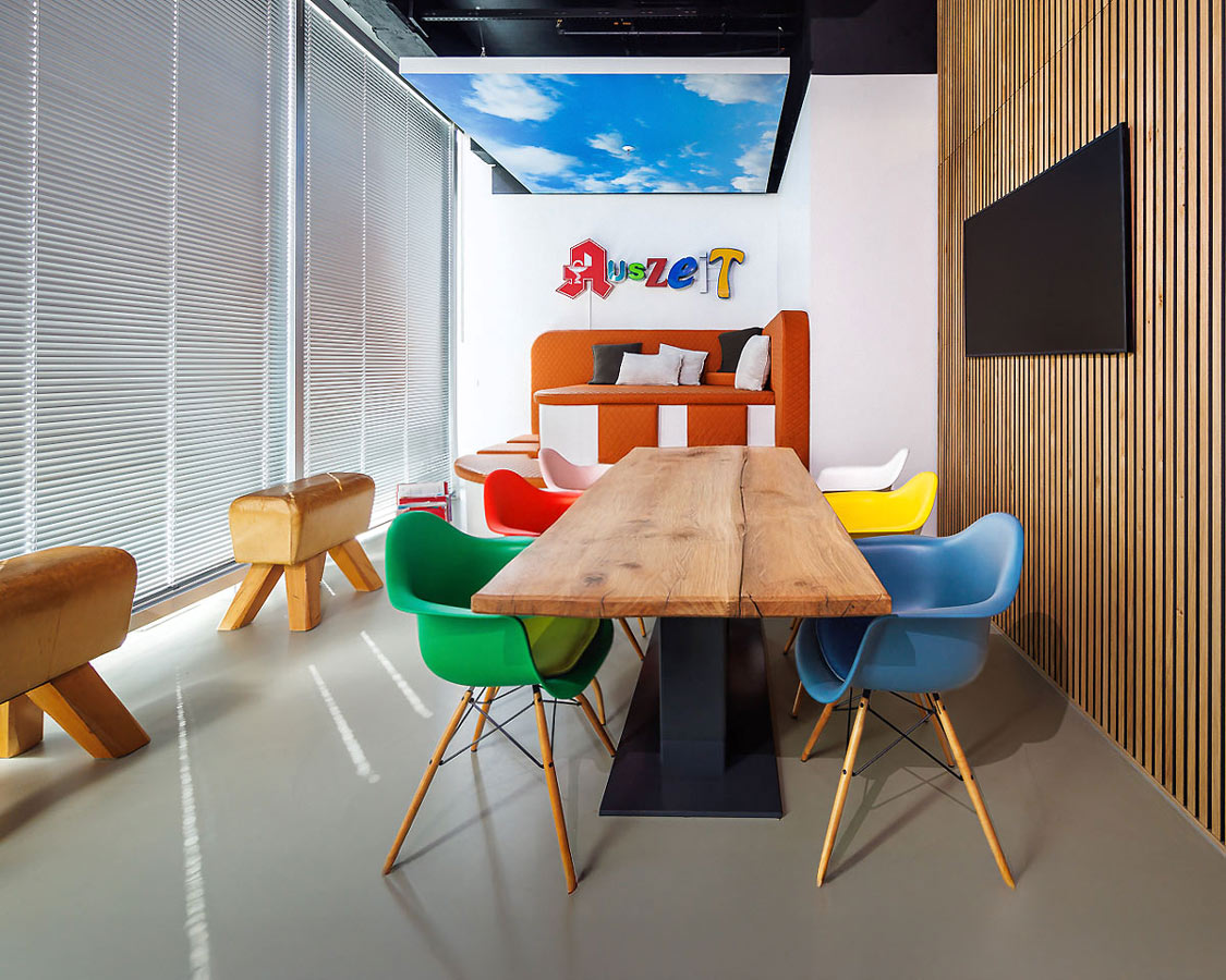 Interior Design. Fotografie in einer Apotheke am Neumarkt. Sie sehen den neu gestalteten Pausenraum. Copyright: Architektur Interior Fotograf Dirk Baumbach