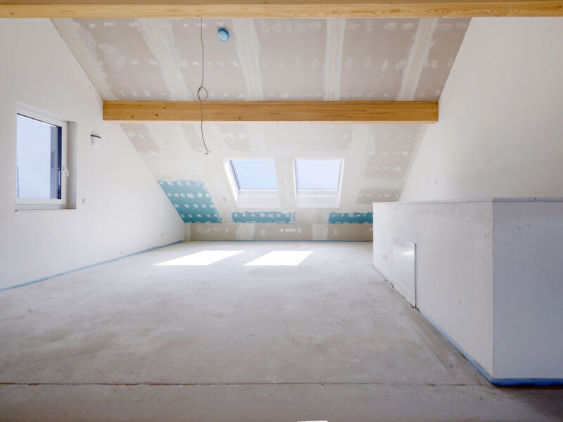 Leere Wohnung. Dachgeschoss Foto des Fotografen für Immobilien, Dirk Baumbach