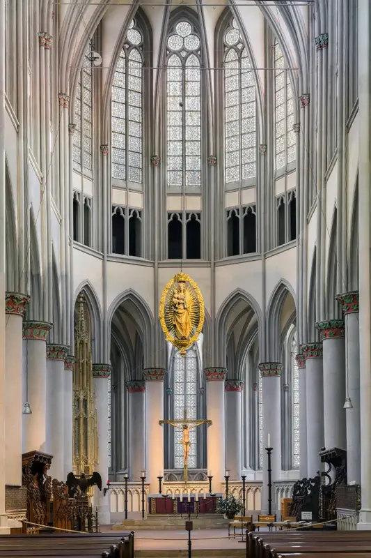 Architektur und Kirchen Fotografie. Bildbeispiel aus dem Altenberger Dom. Copyright: Kirchenfotograf Dirk Baumbach, Köln.