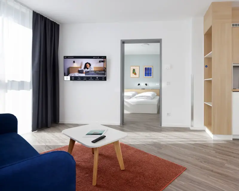 Raumfotografie mit hellen, strahlenden und leuchtenden Farben. Hotelfotografie in ganz Deutschland.