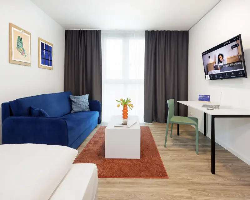 Leuchtende Hotelfotografie und strahlend helle Räume mit dem Fotografen für Hotelzimmer und Hotellerie, Dirk Baumbach in Köln.