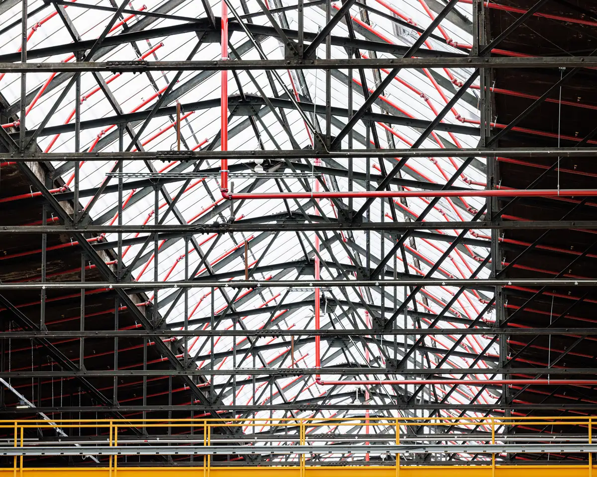 architekturfotograf-industriehalle-dach Die Dachkonstruktion der Industriehalle in Duisburg. Copyright: Architekturfotografie Baumbach.
