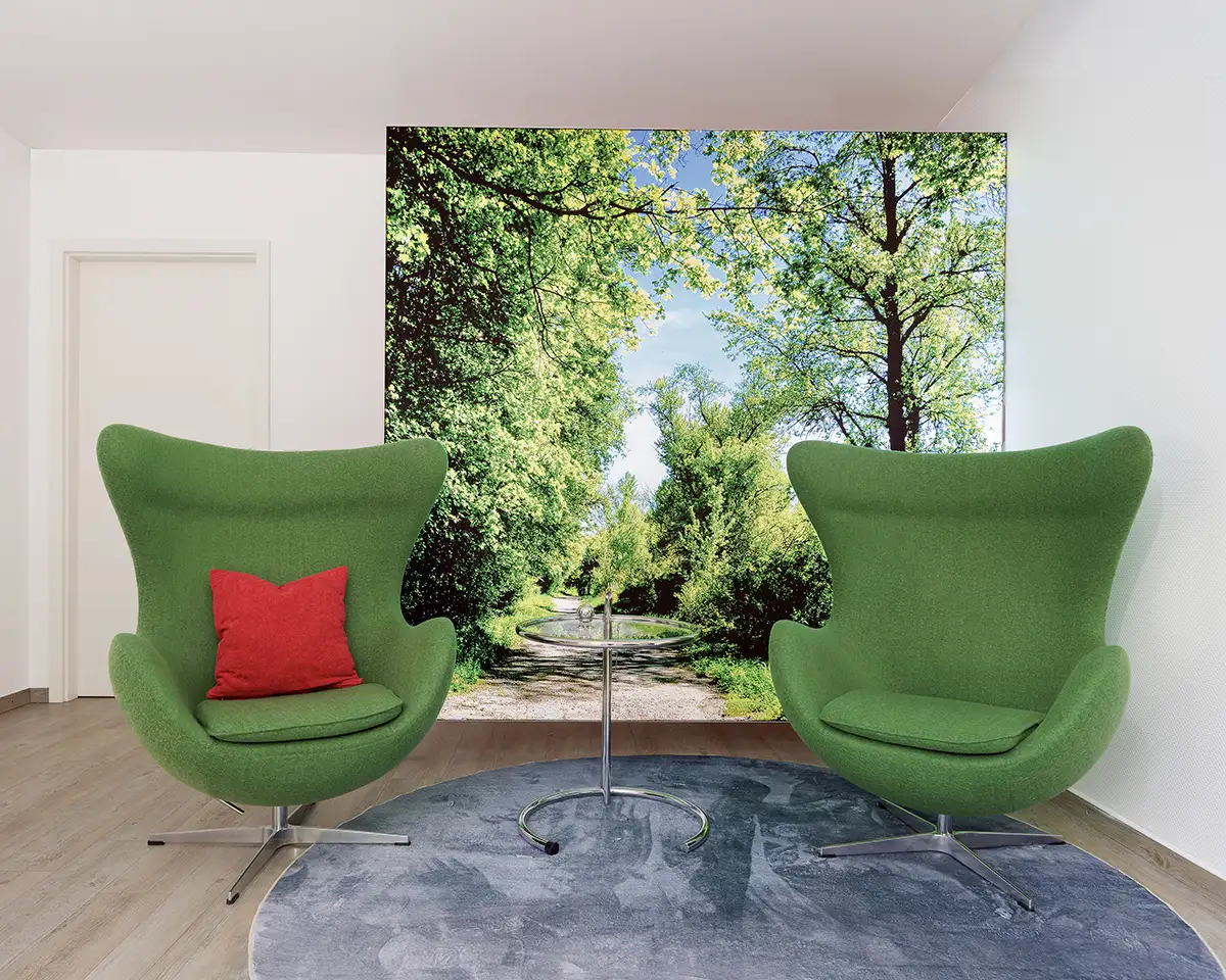 praxis-wartezimmer-fotografie Der Wartebereich der Praxis. 2 sehr schöne Designer Stühle.