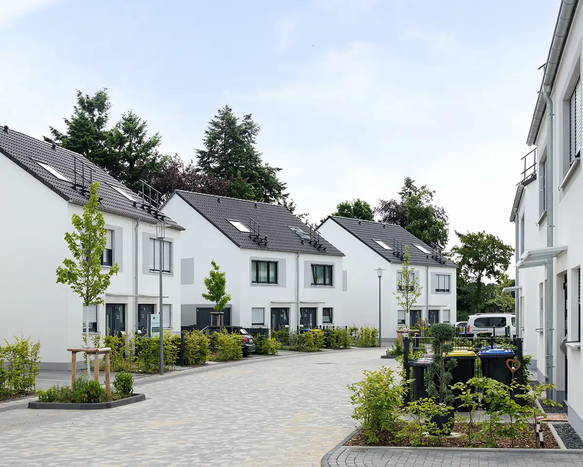 architektur-fotograf-neubau Das Neubaugebiet wurde für die Dornieden Gruppe fotografiert. Es zeigt die neuen Wohnhäuser. Ein Foto des Architektur Fotografen Dirk Baumbach.