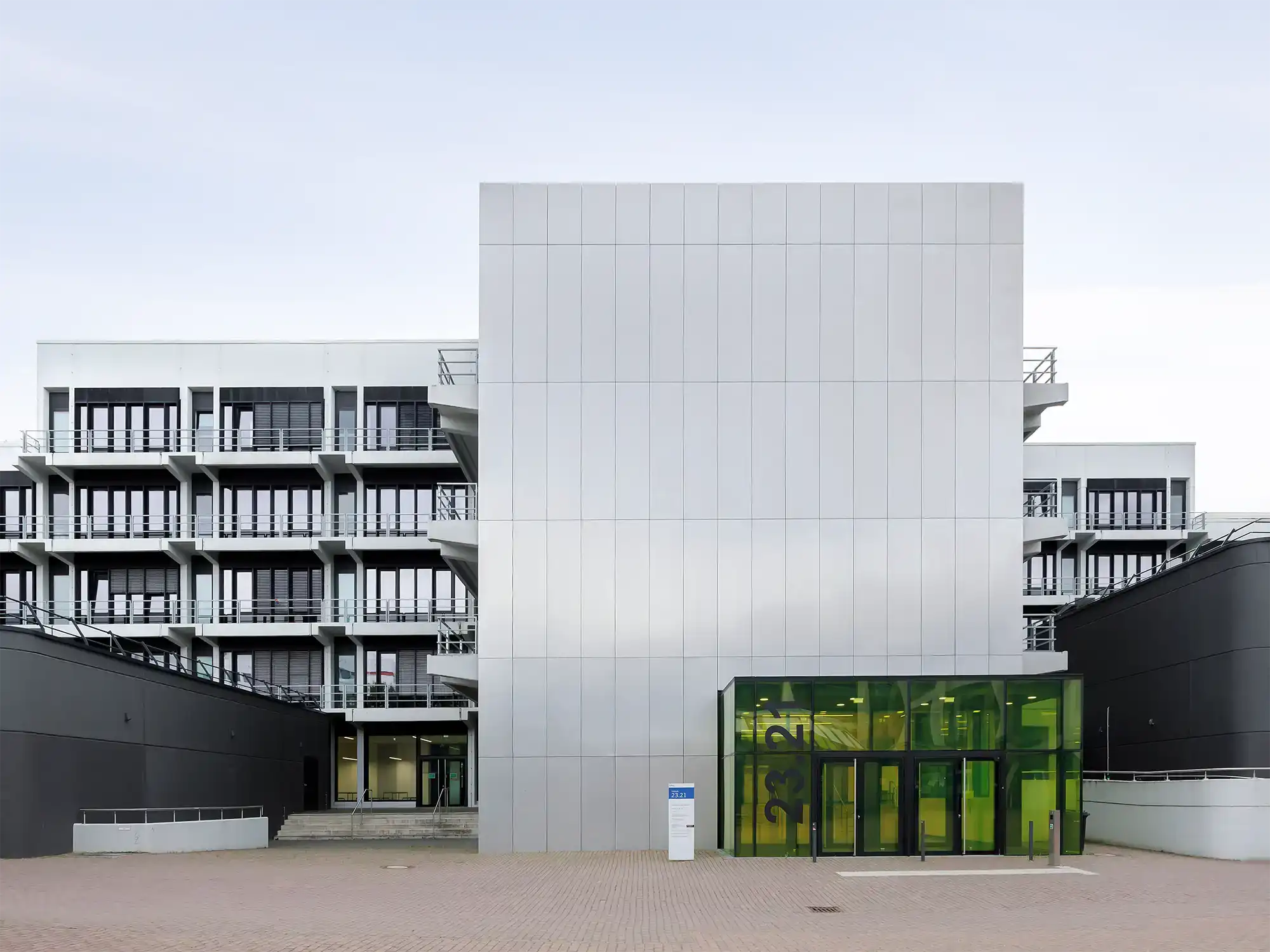 architekturfotograf-duesseldorf Das Gebäude 23.21 der Heinrich-Heine-Universität in Düsseldorf: Copyright: Architekturfotograf Dirk Baumbach.
