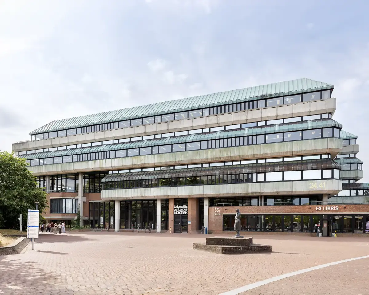 Architekturfoto der Universitäts Bibliothek in Düsseldorf. Campus HHU Architekturfotografie.
