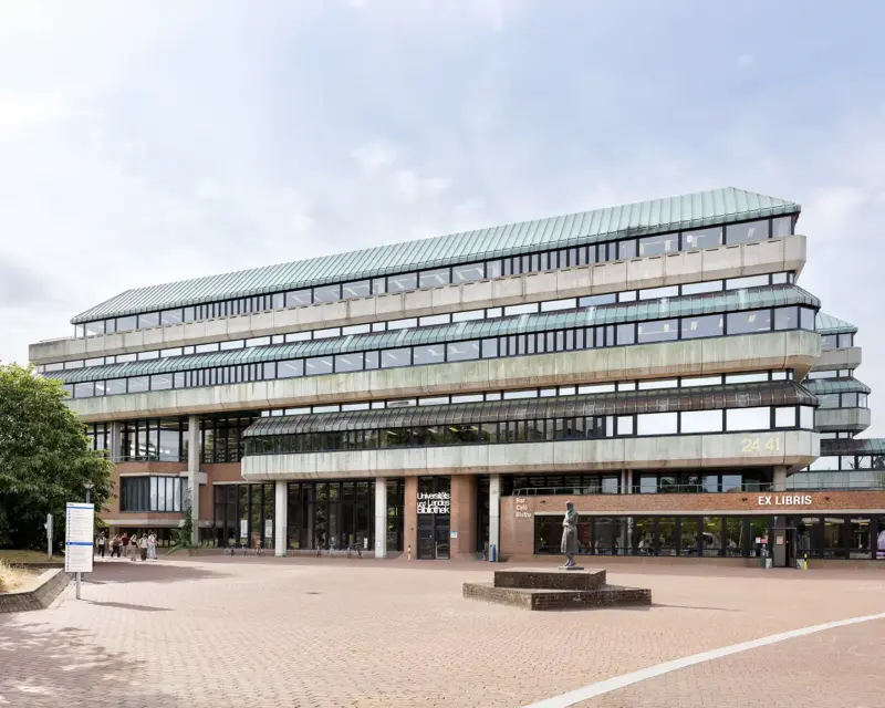 Architekturfoto der Universitäts Bibliothek in Düsseldorf. Campus HHU Architekturfotografie.