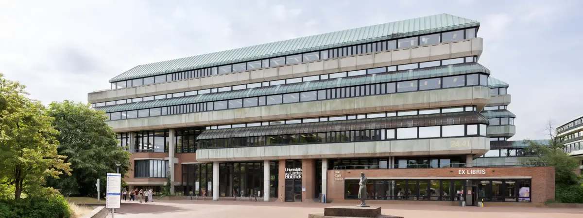 Ein Zentraler Punkt der HHU in Düsseldorf. Die Universitäts Bibliothek wurde vom Architekturfotografen Dirk Baumbach fotografiert.