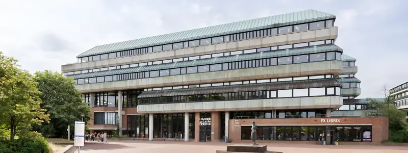 Ein Zentraler Punkt der HHU in Düsseldorf. Die Universitäts Bibliothek wurde vom Architekturfotografen Dirk Baumbach fotografiert.