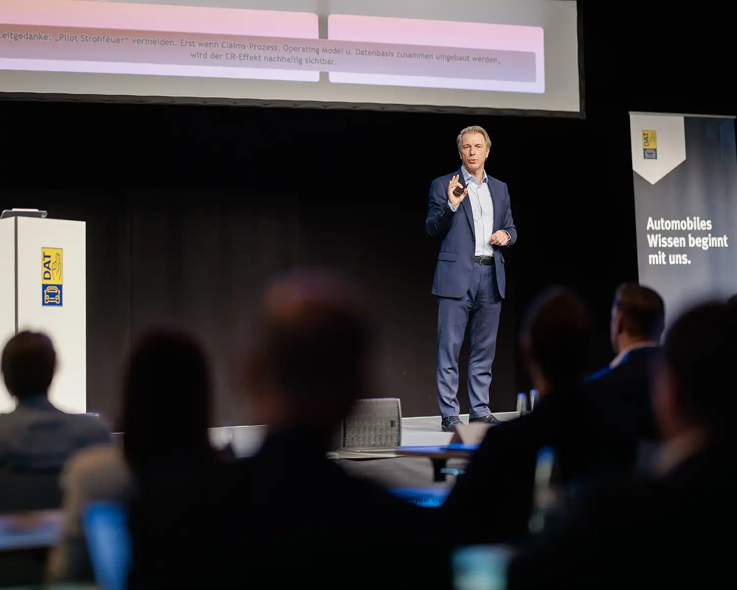 fotograf-fachtagungen-nrw Der Geschäftsführer begrüßt die Teilnehmer der Fachtagung. Copyright: Event Fotografie Baumbach.